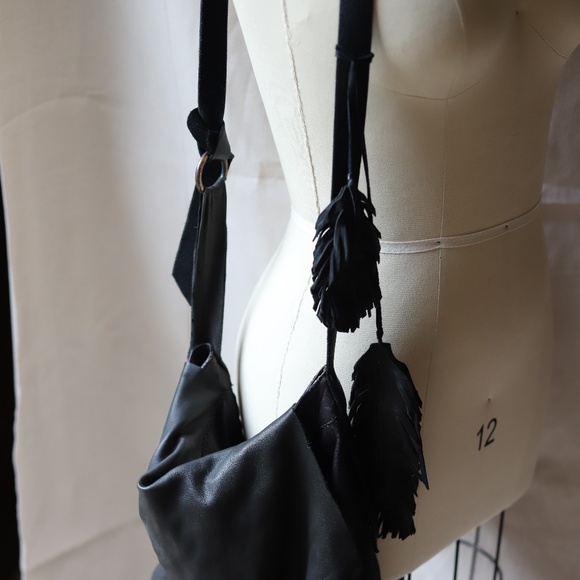 Reworked Andrew Marc black leather bag, with raw edge leather details. - Picture 3 of 11